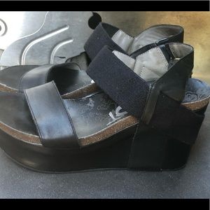 Otot Women's Black Leather Platform Sandals SZ 7.5